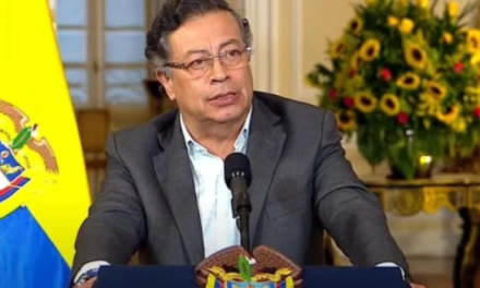 Petro convoca consulta popular para definir reformas laboral y de salud