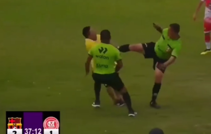 ¡Tarjeta roja y patada voladora! Árbitro deja KO a un técnico en la Copa Perú
