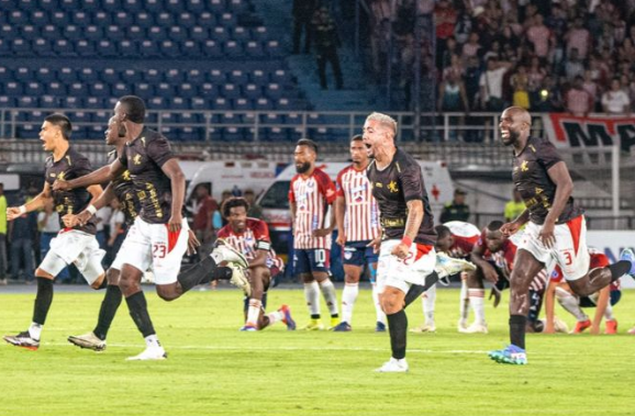 América se impone en penales tras vibrante empate ante Junior en la Copa Sudamericana