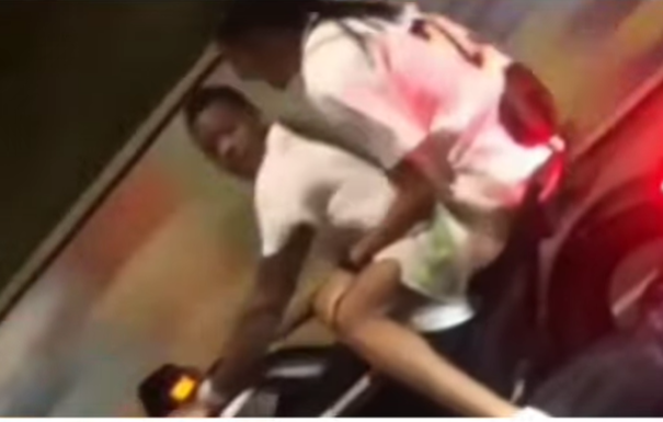 Jhon Jáder Durán desata polémica por conducir moto sin casco en Medellín