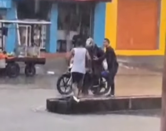 Siguen los atracos bajo la lluvia: motociclistas, blanco fácil de ladrones ocasionales