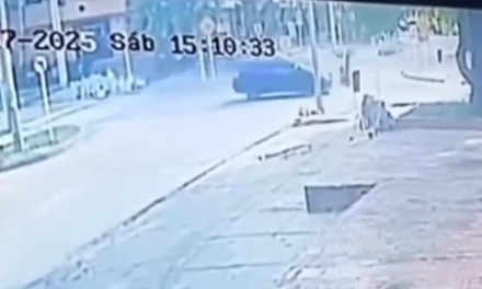 Camioneta embiste motocicleta en la Carrera 53 con Calle 55