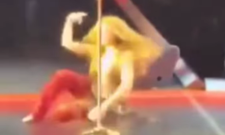 Con estilo y sonrisa: así se levantó Shakira tras caída en pleno concierto