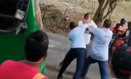 Pelea entre taxista y conductor de Colitoral paraliza el tránsito
