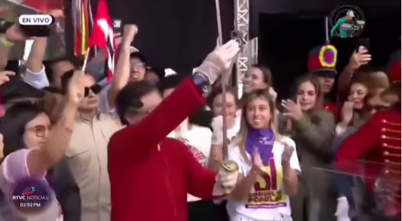 Petro, versión tropical de Chávez, empuña la espada y sueña con refundar Colombia