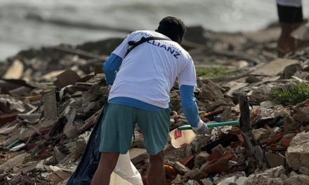 Allianz Colombia lidera jornada de limpieza en playa Manatí como parte de la Allianz 15K Barranquilla