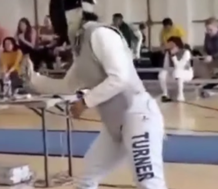 Esgrimista se niega a competir contra atleta trans y desata polémica en EE. UU.