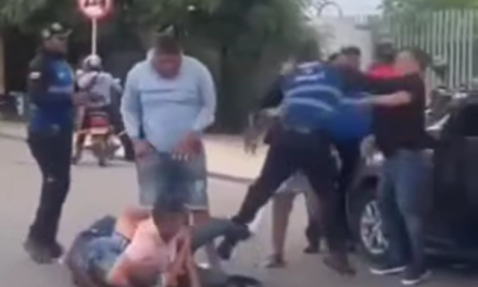 Bochornosa pelea entre agentes de tránsito y ciudadanos en Soledad: denuncian presuntas extorsiones en la calle 30