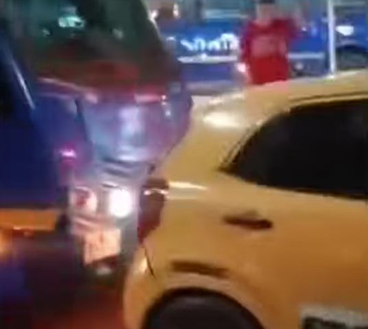 Chofer del SITP arrolla a taxista en caso de intolerancia vial en Bogotá