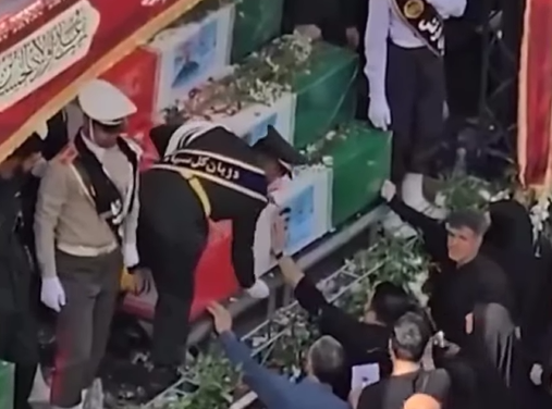 Irán despide con honores a militares y científicos caídos en guerra de 12 días