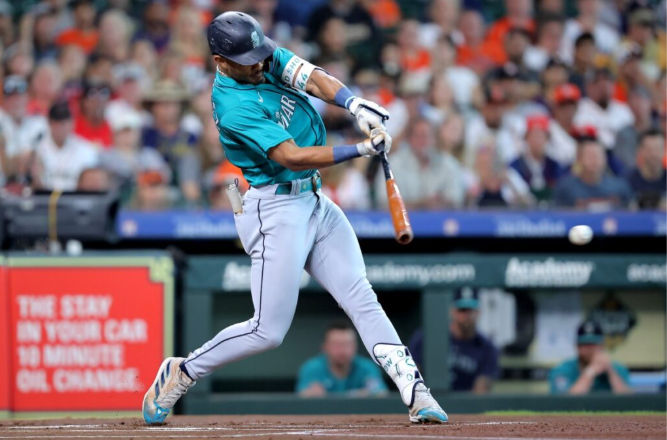 Julio Rodríguez hace historia en la MLB con otro hito de poder y velocidad