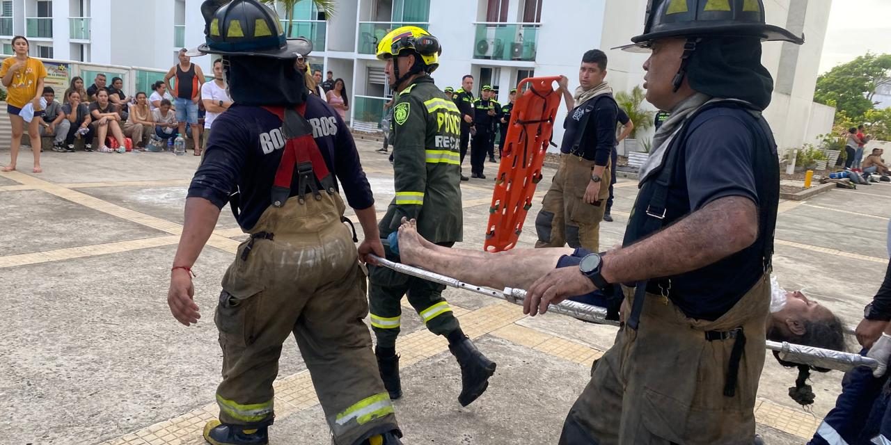 Tragedia en El Recreo: incendio deja tres muertos, 45 heridos y 586 evacuados