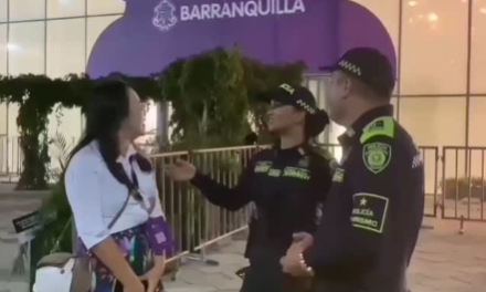 Policías bilingües, el puente de comunicación en el evento de la OCDE en Barranquilla