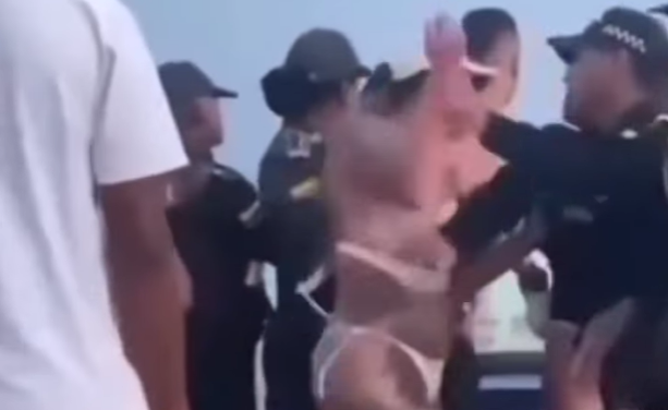 Turistas y policías se enfrentan por lancha con sobrecupo