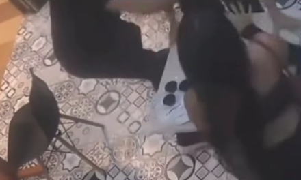 Escándalo en restaurante: mujer sorprende a su esposo con otra y protagoniza bochornosa escena