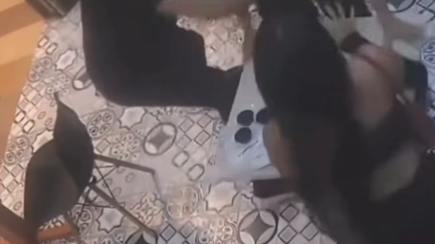 Escándalo en restaurante: mujer sorprende a su esposo con otra y protagoniza bochornosa escena