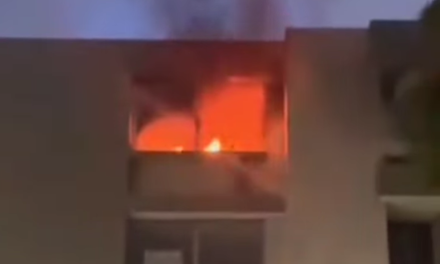 Emergencia por incendio en edificio de Villa Santos: dos jóvenes evacuados