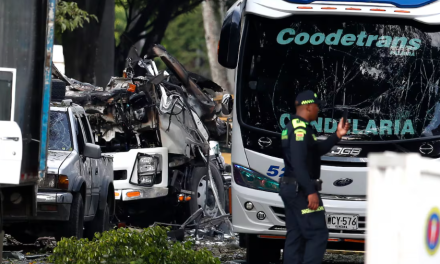 Ola de violencia en Colombia: 18 muertos y más de 65 heridos en dos atentados