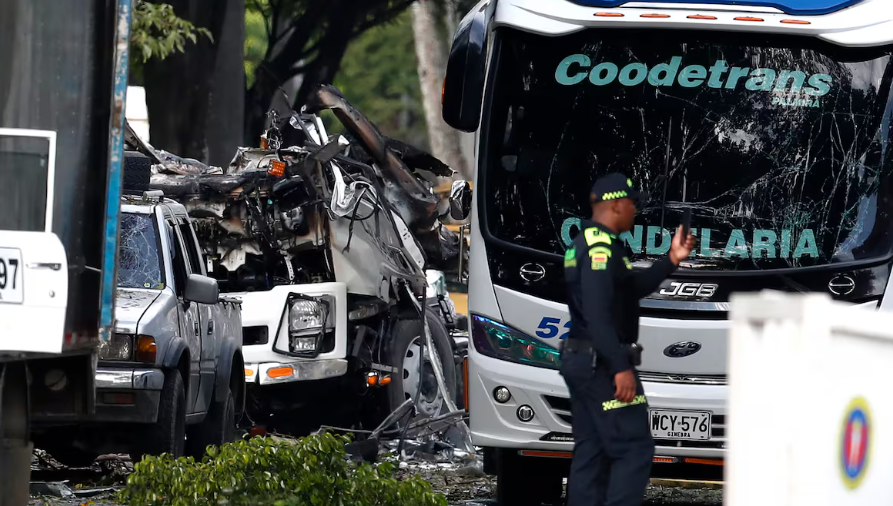Ola de violencia en Colombia: 18 muertos y más de 65 heridos en dos atentados