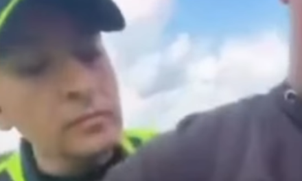 Tensión por fotomultas: coronel y civil se enfrentan durante protesta en la vía Sincelejo–Corozal