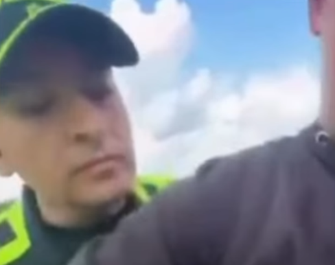 Tensión por fotomultas: coronel y civil se enfrentan durante protesta en la vía Sincelejo–Corozal
