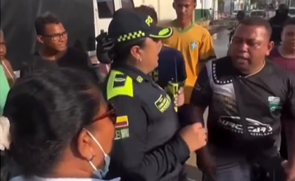 Indignación en Santa Marta por insulto de funcionaria a jóvenes que limpiaban tras inundaciones