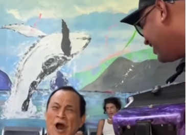 Emotivo encuentro entre Alfredo Gutiérrez y un aficionado en aeropuerto del Chocó