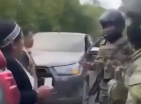 Senadora Aida Quilcué del MAIS protagoniza altercado con tropas del Ejército en vía entre Cauca y Huila