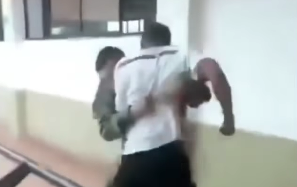 Soldados se van a los golpes en plena guarnición militar