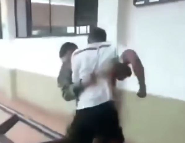 Soldados se van a los golpes en plena guarnición militar