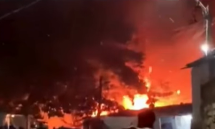 Incendio arrasa con varias viviendas en Barranquilla: familias lo pierden todo