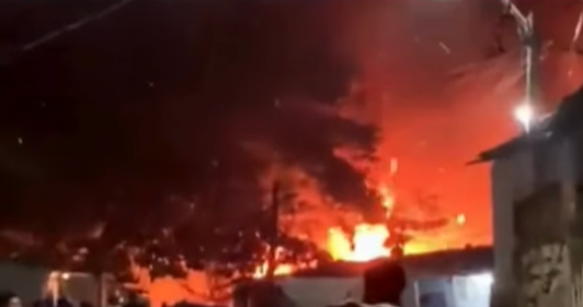 Incendio arrasa con varias viviendas en Barranquilla: familias lo pierden todo