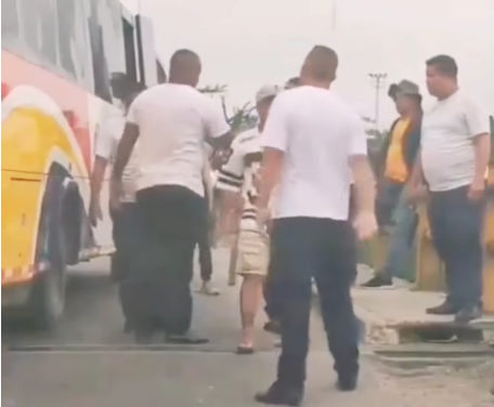 Brutal riña entre conductores de transporte público paralizó la Avenida La Cordialidad