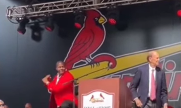 Edgar Rentería ya es inmortal en el Salón de la Fama de los Cardenales