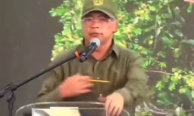 Petro advierte sobre posible descertificación de EE.UU. y rechaza “limosnas” militares