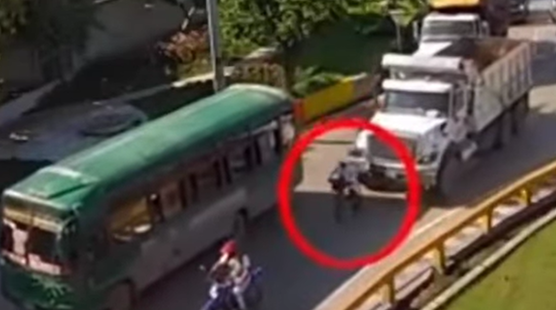 Adulto mayor muere arrollado por camión en la rotonda de Las Flores, Barranquilla
