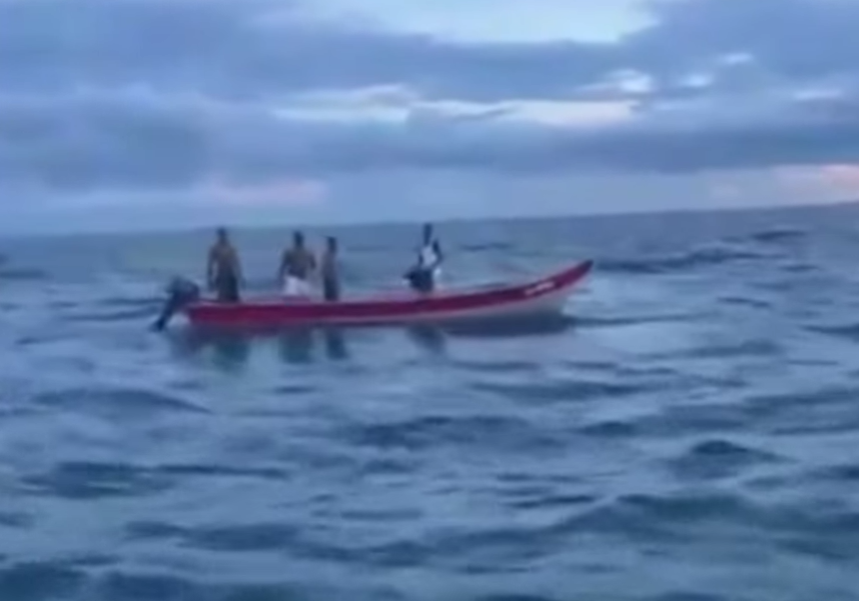 Armada de Colombia rescata a cuatro tripulantes en el Golfo de Urabá