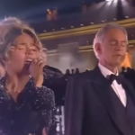 Karol G hizo historia al cantar en el Vaticano junto a Andrea Bocelli