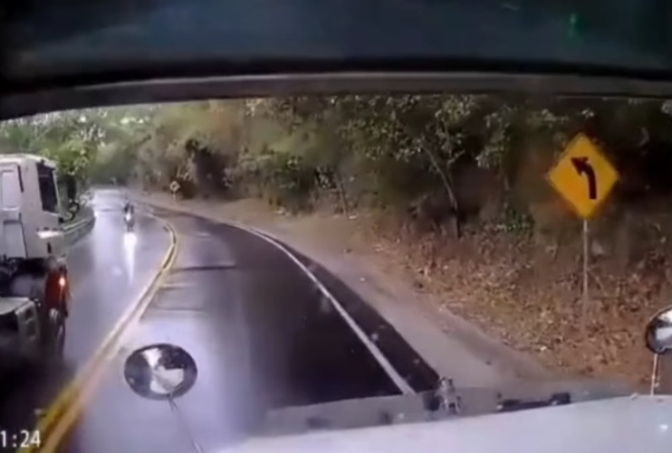 Motociclista muere tras ser embestido por imprudente conductor de una tractomula