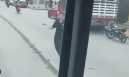 Padre entrega a su hijo tras vandalismo en bus del MÍO en Cali