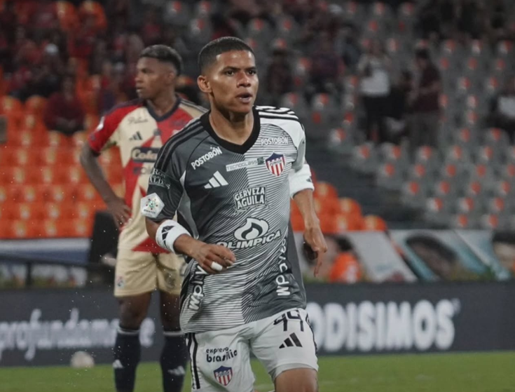 Junior dejó escapar la victoria y empató 2-2 con Medellín en el Atanasio