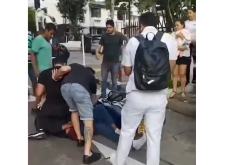 Comunidad capturó a presunto ladrón en el barrio El Prado tras atraco a una joven