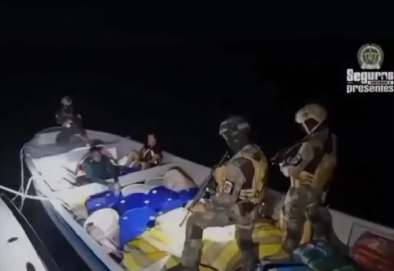 Petro celebra incautación de 2,7 toneladas de cocaína sin uso de violencia en el Pacífico