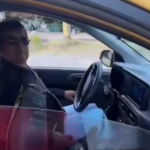 Taxista escupe a pasajero en Bogotá tras negarse a recibir billete de $50 mil