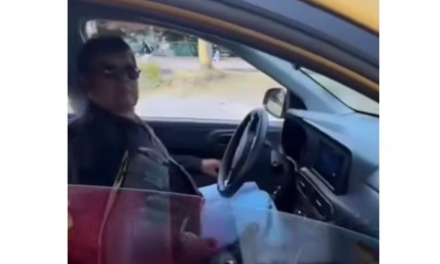 Taxista escupe a pasajero en Bogotá tras negarse a recibir billete de $50 mil