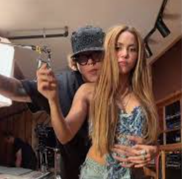 Shakira y Beéle reviven el clásico ‘Coroncoro’ en homenaje a la Niña Emilia