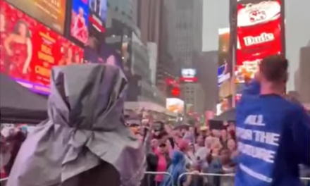 Miles de personas proclaman en Times Square: “¡Nueva York le pertenece a Jesús!’