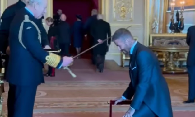 David Beckham es nombrado caballero por el rey Carlos III