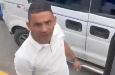 Conductor en contravía provoca caos vial y agrede con arma blanca a camionero en carretera de Colombia