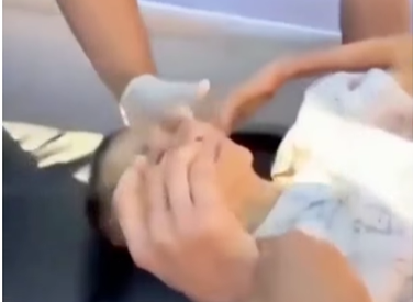 Mujer tailandesa declarada muerta por error despierta dentro de un ataúd minutos antes de ser incinerada